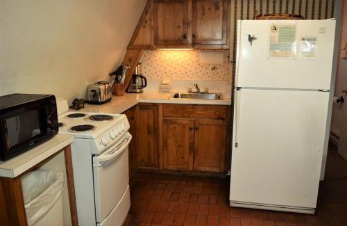 Red River House | Claim Jumper A-Frame 1 - On The River - Pet Friendly - WiFi - Cable - Wood Burning Fireplace