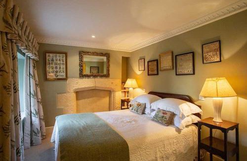 Clapton on the Hill Bed & Breakfast | Clapton Manor Bed & Breakfast