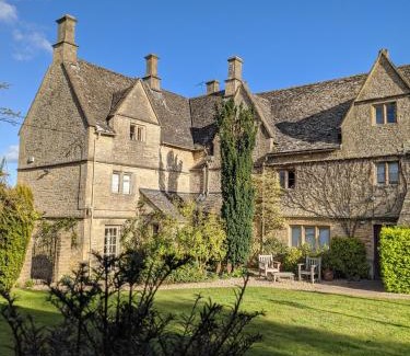 Clapton on the Hill Bed & Breakfast | Clapton Manor Bed & Breakfast