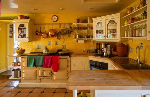 Clapton on the Hill Bed & Breakfast | Clapton Manor