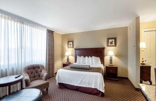Court House Hotel | Clarion Collection Hotel Arlington Court Suites