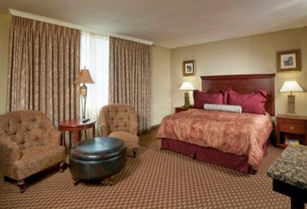 Court House Hotel | Clarion Collection Hotel Arlington Court Suites