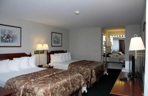 Mount Vernon Hotel | Clarion Pointe Mount Vernon - Burlington