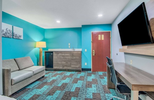 Wake Forest Hotel | Clarion Pointe Wake Forest - Raleigh North