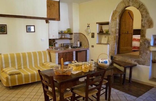 Santo Stefano di Sessanio Bed & Breakfast | Classic Apartment (3 persons) Residence La Torre