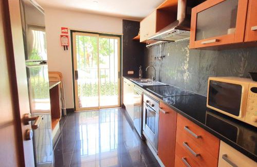 Mexilhoeira da Carregacao Apartment | Classic 2BDR Apartment Near Beach by LovelyStay