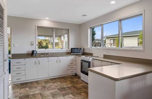 Taupo House | Classic Bach with Wifi and pets