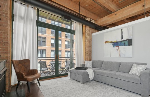 West Loop Gate Condo | Classic Downtown Industrial Loft Near West Loop