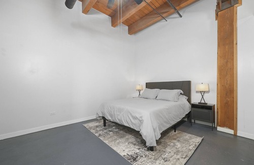 West Loop Gate Condo | Classic Downtown Industrial Loft Near West Loop