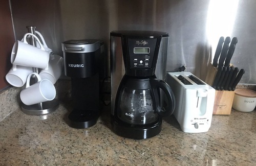 Alameda House | Classic Island Victorian walking steps to Downtown