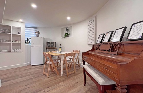 Millbrae House | Classy 2B2B Ground Unit w/AC, Deck and Private Baths near Millbrae Downtown 610