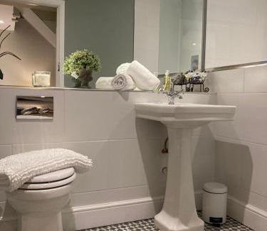 Lechlade House | Claydon Courtyard