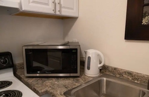 Cascade House | Clean and quiet 2/1.5 townhouse 4 miles from airport