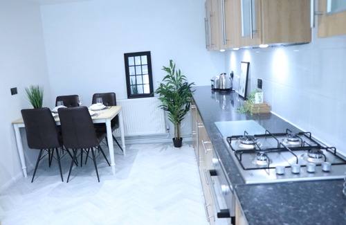 Tottenham Green House | Clean, comfortable & Stylish 3 bed house near Tube