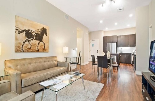 Shoreline West Apartment | Clean & Comfy 2BR | Free WiFi & Laundry | Downtown MV