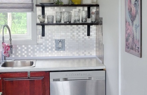 Russellville House | Clean & Cozy - Riverview only 1km from Gordon's Wharf boat slip