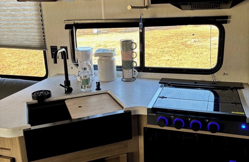 Pawnee County House | Clean, Relaxing Camper In The Pawnee Countryside.