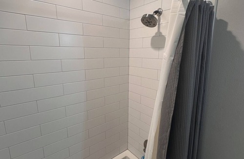 South Manchaca House | Clean room to rent in spacious house with AC and WiFi in lovely Austin