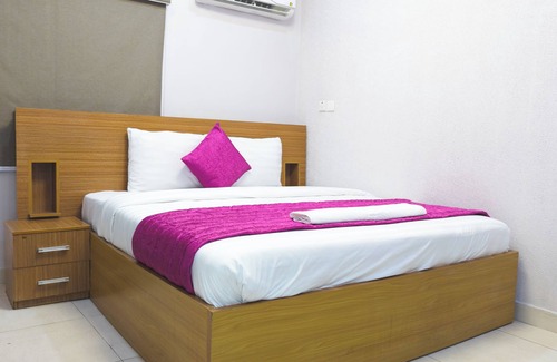 Somolu Apartment | Clean Single Room in Lagos Suitable for Getaway and Remote Work