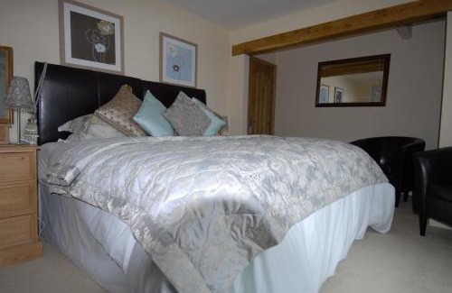 Hailsham House | Cleavers Lyng 16th Century Country House