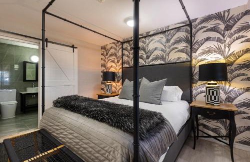 Clifton Apartment | Clifton YOLO Spaces - Clifton Mansion Villa Apartment