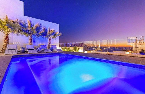 Clifton Apartment | Clifton YOLO Spaces – Clifton Beachfront Apartments