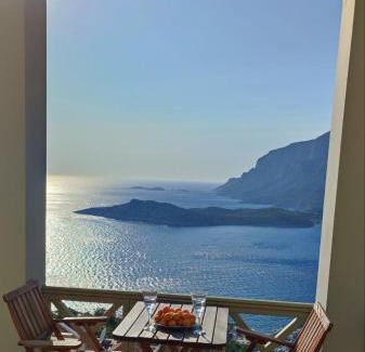 Kamari Apartment | Climbers' Nest 'with sea and rock views and private pool'