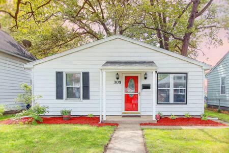 Michigan City House | Close to Beach, W&D, Pet friendly, Dunes, Casino