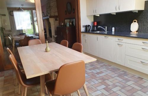 Assebroek House | Close to centre, 3 rooms, 2 bathr & wc, free parking & wifi, spacious living area & kitchen