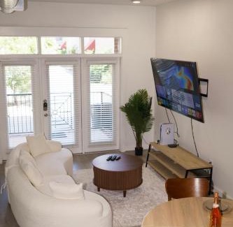 Montrose Apartment | Close to Convention Center & Stadiums