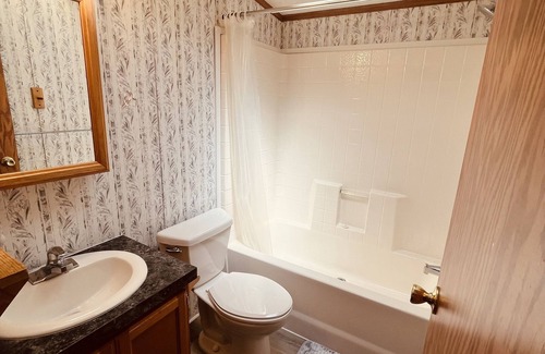 Thompsonville House | Close to Crystal Mountain