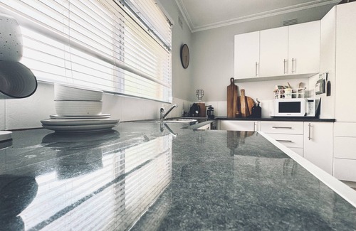 Echuca House | ✔️Close to EVERYTHING - Sprawling Port of Echuca Residence - 9 Guests