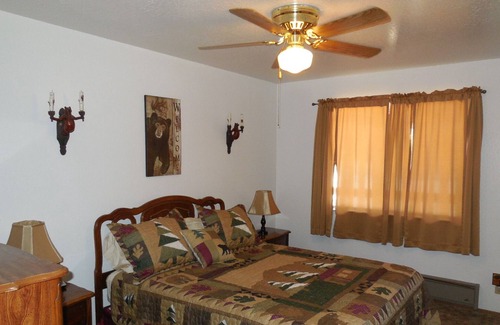 Croft Cabin | Close to Hwy, Stores and Restaurants in the Rural Pioneer Area - Near Kirkwood