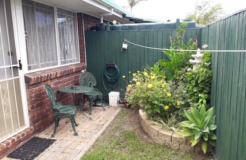 Kippa-Ring House | Close to rail and shops