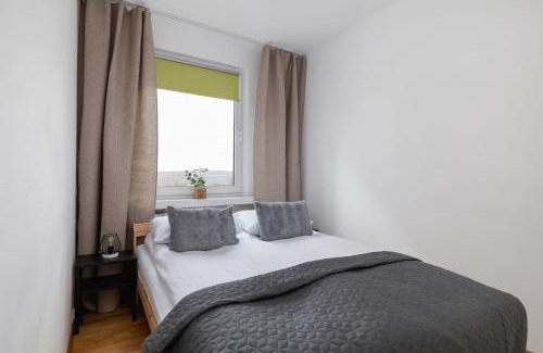 Katowice Apartment | Close to Railway Station Apartment on the 7th Floor in Katowice by Noclegi Renters