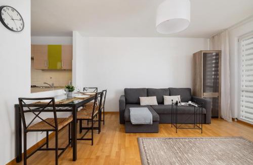 Katowice Apartment | Close to Railway Station Apartment on the 7th Floor in Katowice by Noclegi Renters