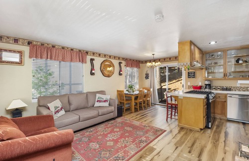 Arrowbear Lake House | ❄Close to 🎅Skypark & ⛷Snow Valley- Full Kitchen, Fireplace, HBO Max, Netflix❄