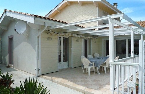 Hourtin-Plage House | Close to the beach, central and comfortable house with a nice pool