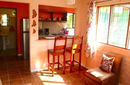 Samara House | Close to the Beach. Cute and Private!