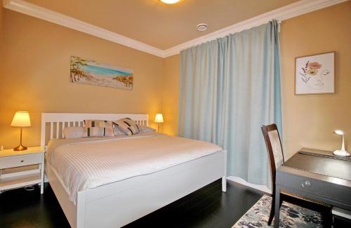 Richmond Apartment | Close to YVR King Sized Private Entrance Suite