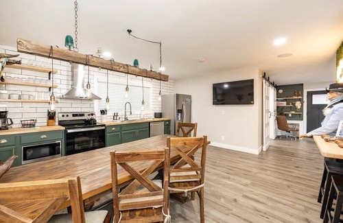 Valle Hostel | Closest Upscale Stay to Grand Canyon | Sleeps 22