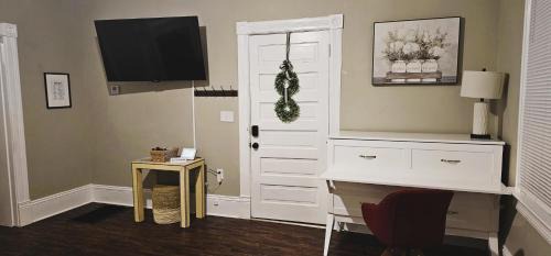 Macon Apartment | Club Calloway - Private Historic Suite in Downtown