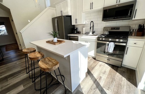 Whitefish House | Clubhouse Pool + Hot Tub, 5 Mins to City Beach & DT WF, 35 Mins. to Glacier Park