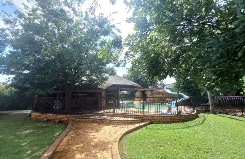 Springs House | Clyde's on Dale Guest House