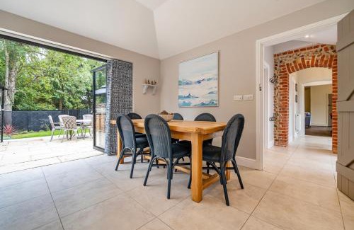Bury St Edmunds House | Coach House with Hot Tub in Idyllic Nowton