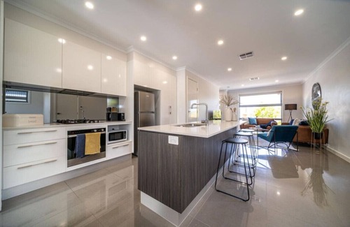 Christies Beach Apartment | Coast on Clovelly - · ★Coast on Clovelly★Beach✔Wifi✔Nespresso✔Neflix!