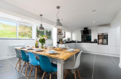 Mortehoe House | Coast View - 5 bedrooms with hot tub & sea views