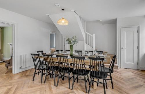 Cromer House | Coastal 6-bed with hot tub