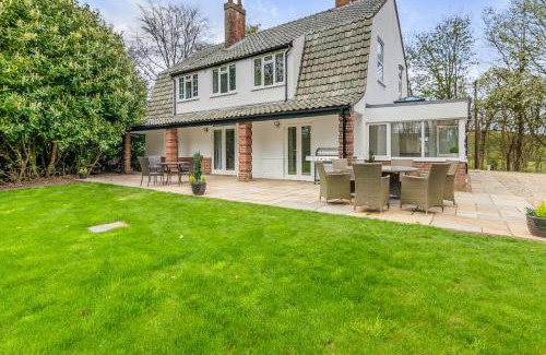Cromer House | Coastal 6-bed with hot tub