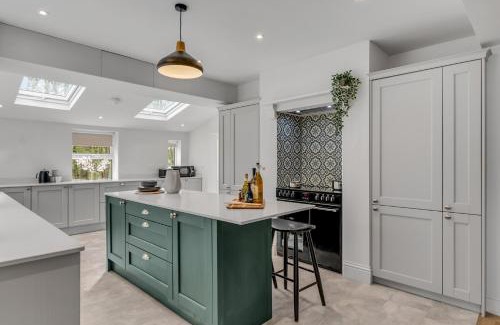 Cromer House | Coastal 6-bed with hot tub